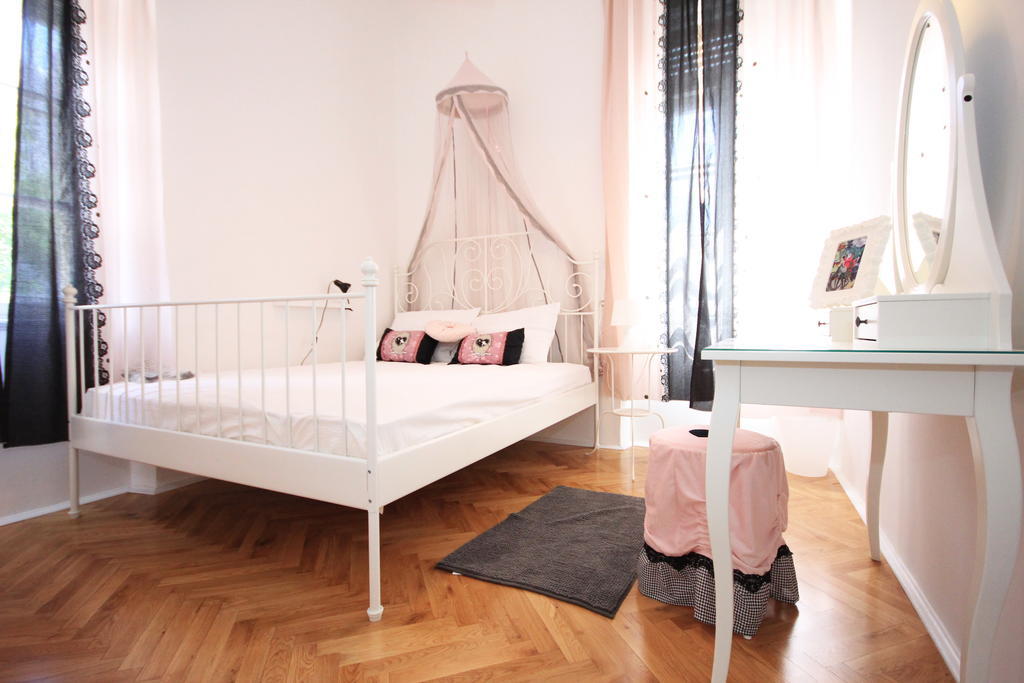 Hostel The *